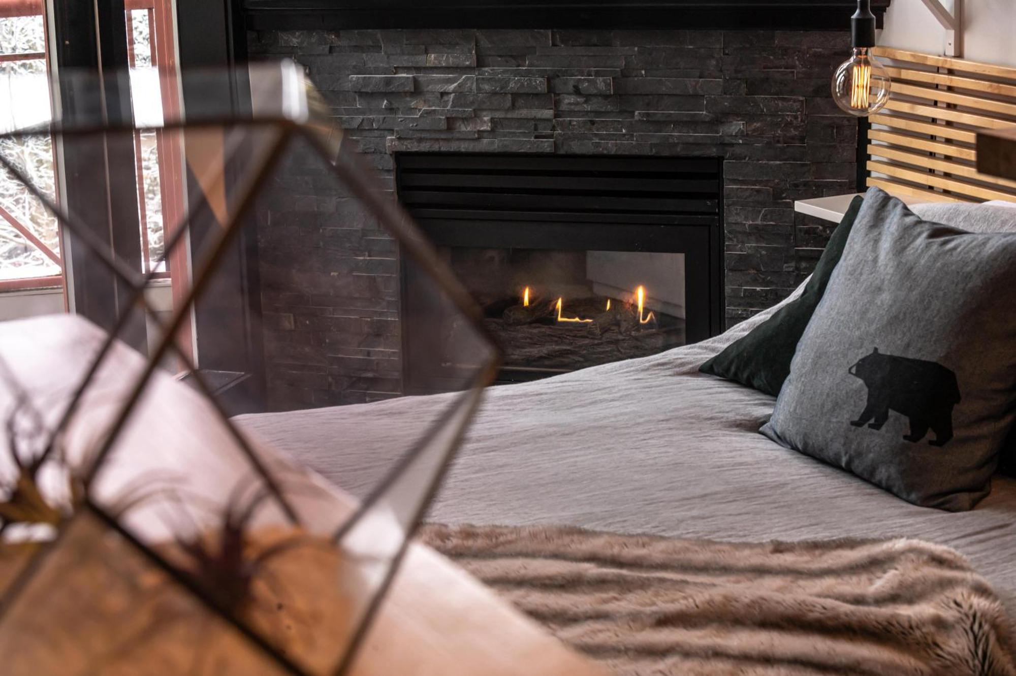 Alpenglow Lodge Queen Boho Studio By Mva Whistler Exterior foto